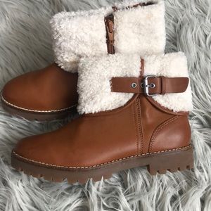 NWOB Zara Kids size 33 boots